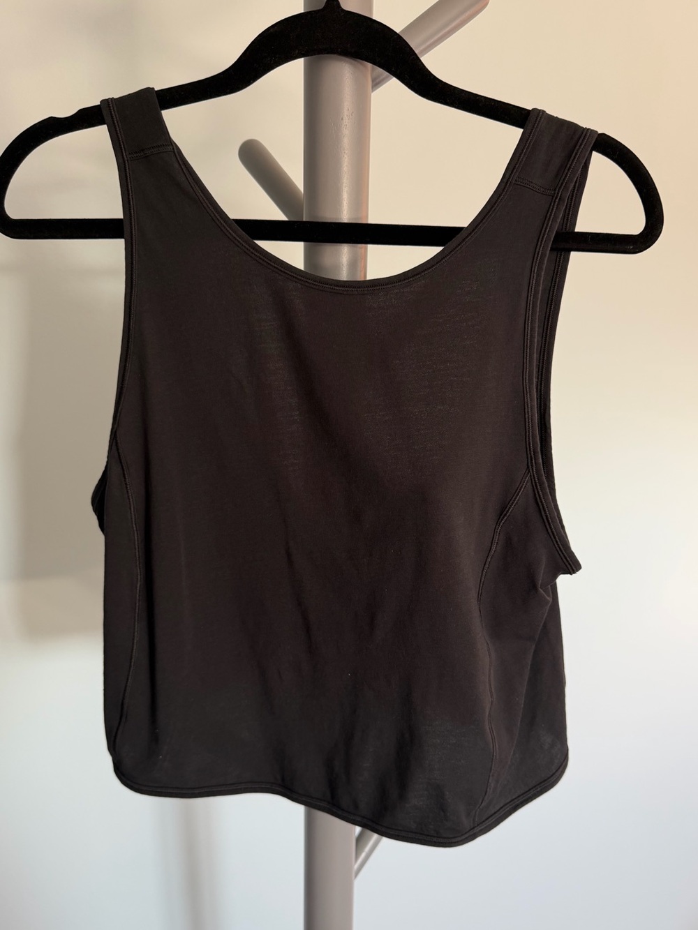 Lululemon Black Women's Cross Back Tank Top  Size 4